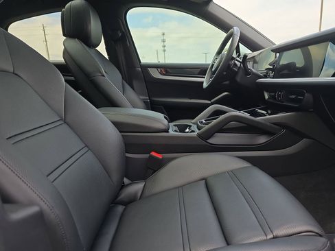 Certified 2024 Porsche Cayenne image 27