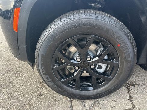 New 2026 Jeep Grand Cherokee Altitude image 33