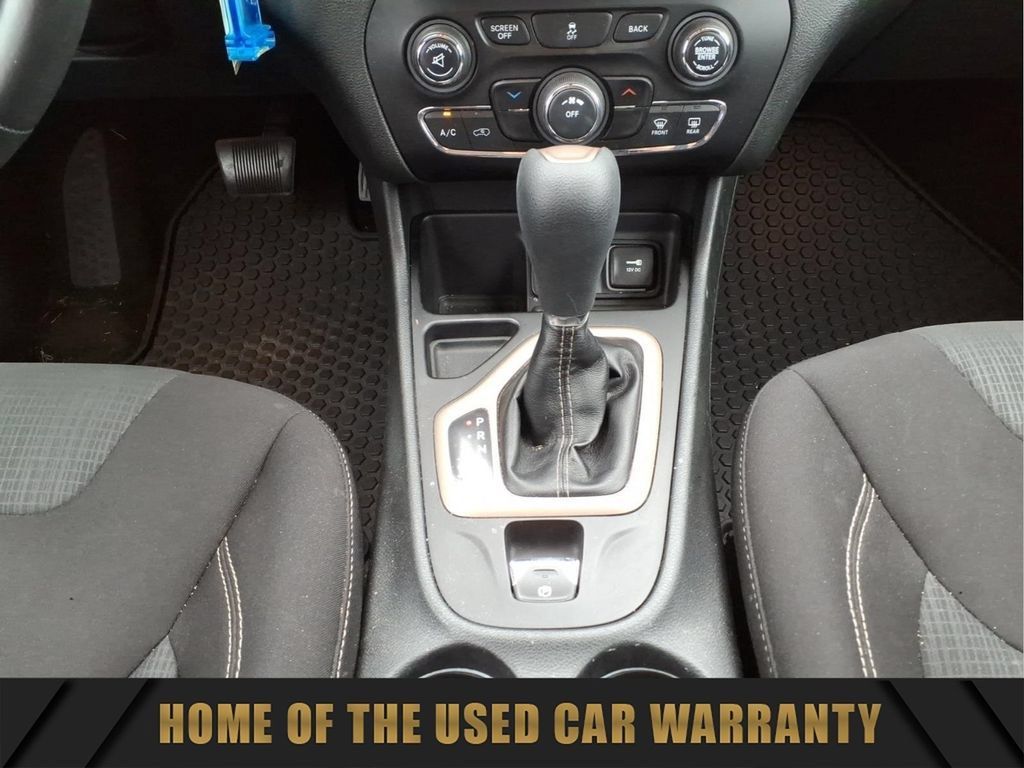 Used 2015 Jeep Cherokee Latitude w/ Cold Weather Group FWD image 28