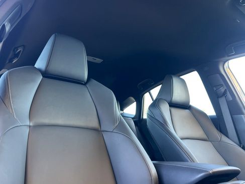 Certified 2024 Toyota Venza XLE image 21