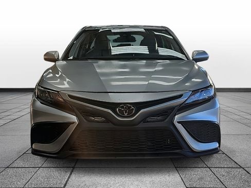 Used 2021 Toyota Camry SE image 2