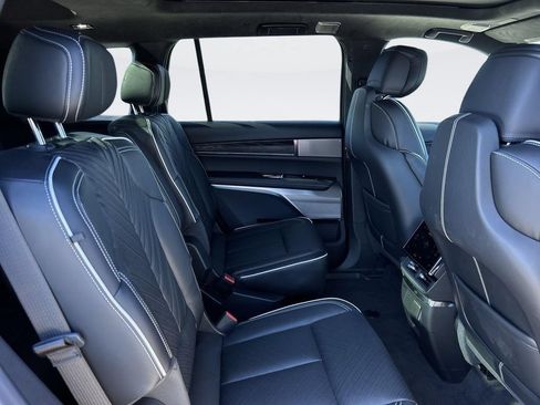 New 2026 Cadillac Vistiq Platinum AWD/4WD image 32
