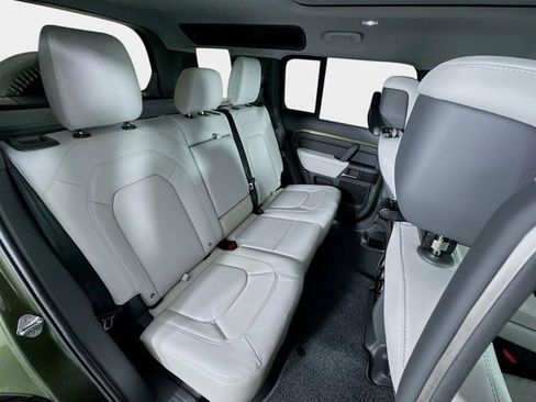 Used 2026 Land Rover Defender 110 X-Dynamic SE image 29