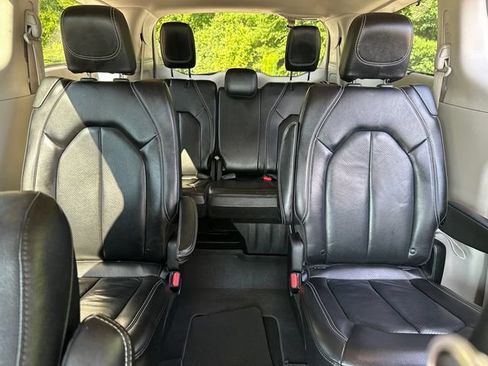 Used 2022 Chrysler Pacifica Touring-L FWD image 35