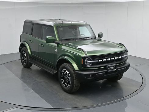 Used 2025 Ford Bronco Outer Banks image 41