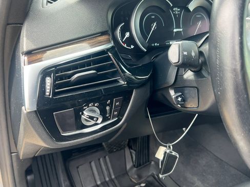 Used 2019 BMW 530e xDrive w/ Convenience Package image 13