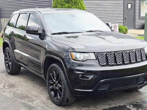Used 2017 Jeep Grand Cherokee Altitude AWD/4WD image 8