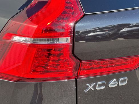 Certified 2025 Volvo XC60 B5 Core w/ Protection Package Premier image 33