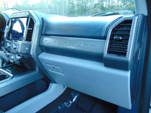 Used 2022 Ford F450 Limited w/ FX4 Off-Road Package image 19