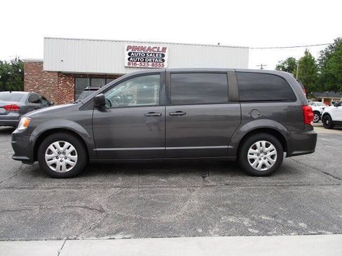 Used 2018 Dodge Grand Caravan SE w/ UConnect Hands-Free Group FWD image 1