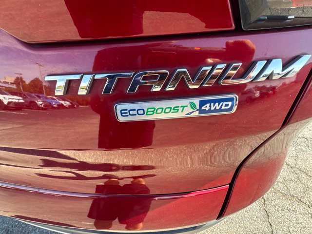 Used 2017 Ford Escape Titanium w/ Equipment Group 301A AWD/4WD image 18