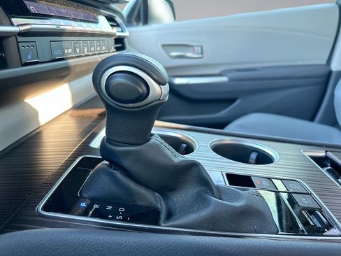 Used 2024 Toyota Sienna XLE FWD image 25