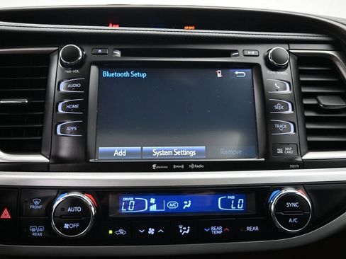 Used 2017 Toyota Highlander XLE AWD/4WD image 18