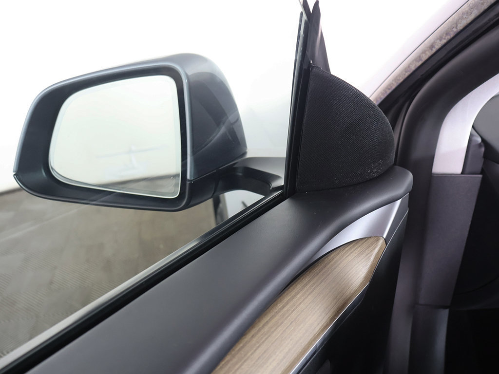 Used 2025 Tesla Model Y Long Range AWD/4WD image 36