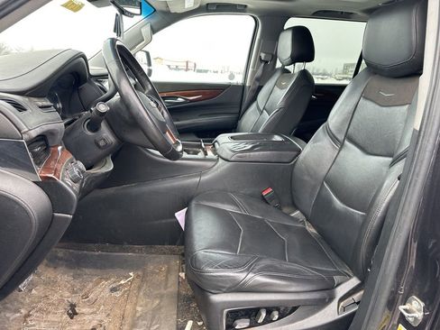 Used 2016 Cadillac Escalade ESV Premium image 16
