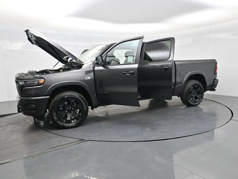 New 2026 RAM 1500 4x4 Crew Cab image 39