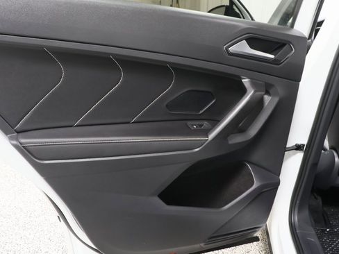 Used 2022 Volkswagen Tiguan SE R-Line image 24