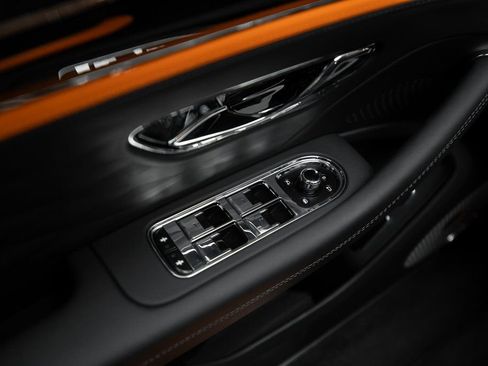 Used 2024 Bentley Flying Spur W12 image 50