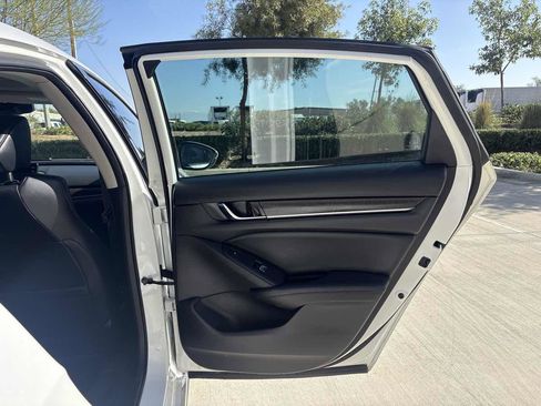 Used 2018 Honda Accord Touring image 16