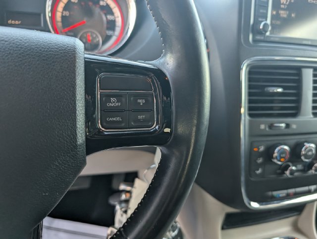 Used 2019 Dodge Grand Caravan SXT FWD image 16