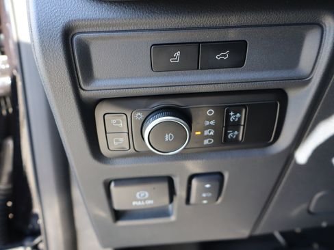 Used 2024 Ford Expedition Platinum image 22