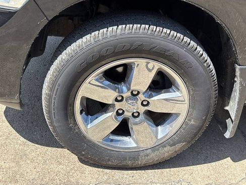 Used 2019 RAM 1500 Express w/ Express Value Package AWD/4WD image 10