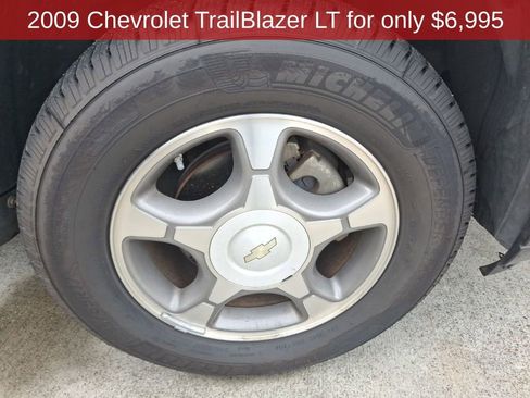 Used 2009 Chevrolet TrailBlazer LT w/ Skid Plate Package image 3