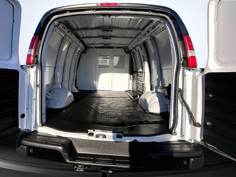 Used 2023 GMC Savana 3500 w/ Driver Convenience Package RWD image 22