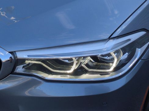 Used 2019 BMW 530e xDrive w/ M Sport Package image 10