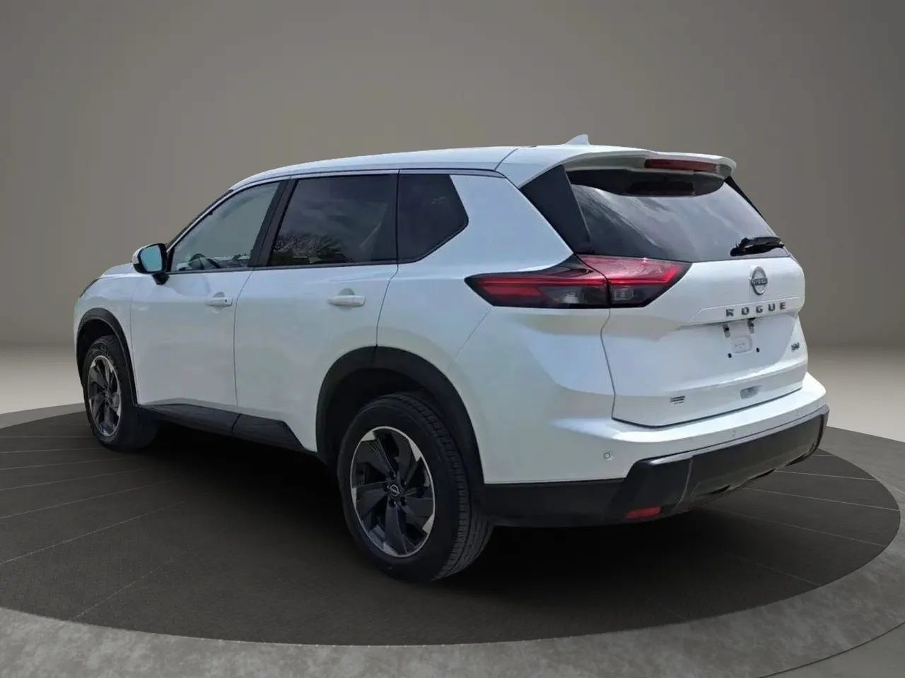 Used 2024 Nissan Rogue SV FWD image 4