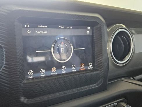 Used 2019 Jeep Wrangler Unlimited Sahara image 28