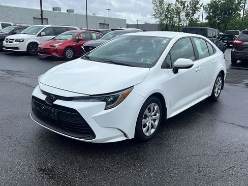 Used 2023 Toyota Corolla LE FWD image 2