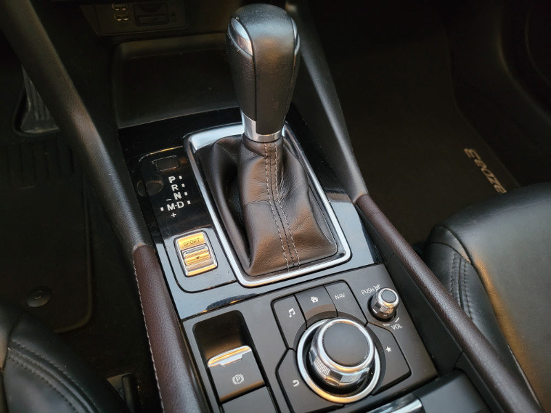 Used 2018 MAZDA MAZDA3 Touring FWD image 39