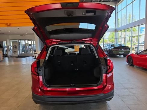 Used 2022 GMC Terrain SLE w/ Driver Convenience Package AWD/4WD image 30