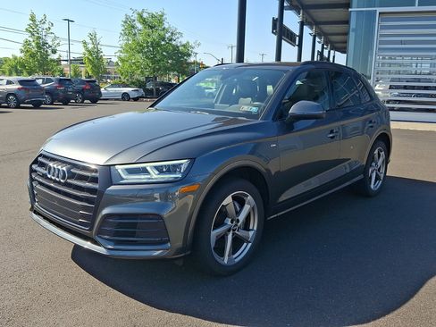Used 2020 Audi Q5 2.0T Titanium Premium Plus w/ Premium Plus Package AWD/4WD image 3
