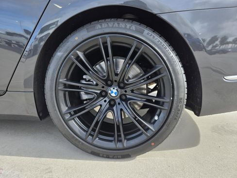 Used 2022 BMW 740i image 30