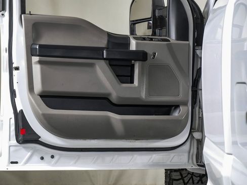 Used 2017 Ford F250 XL w/ Power Equipment Group image 32