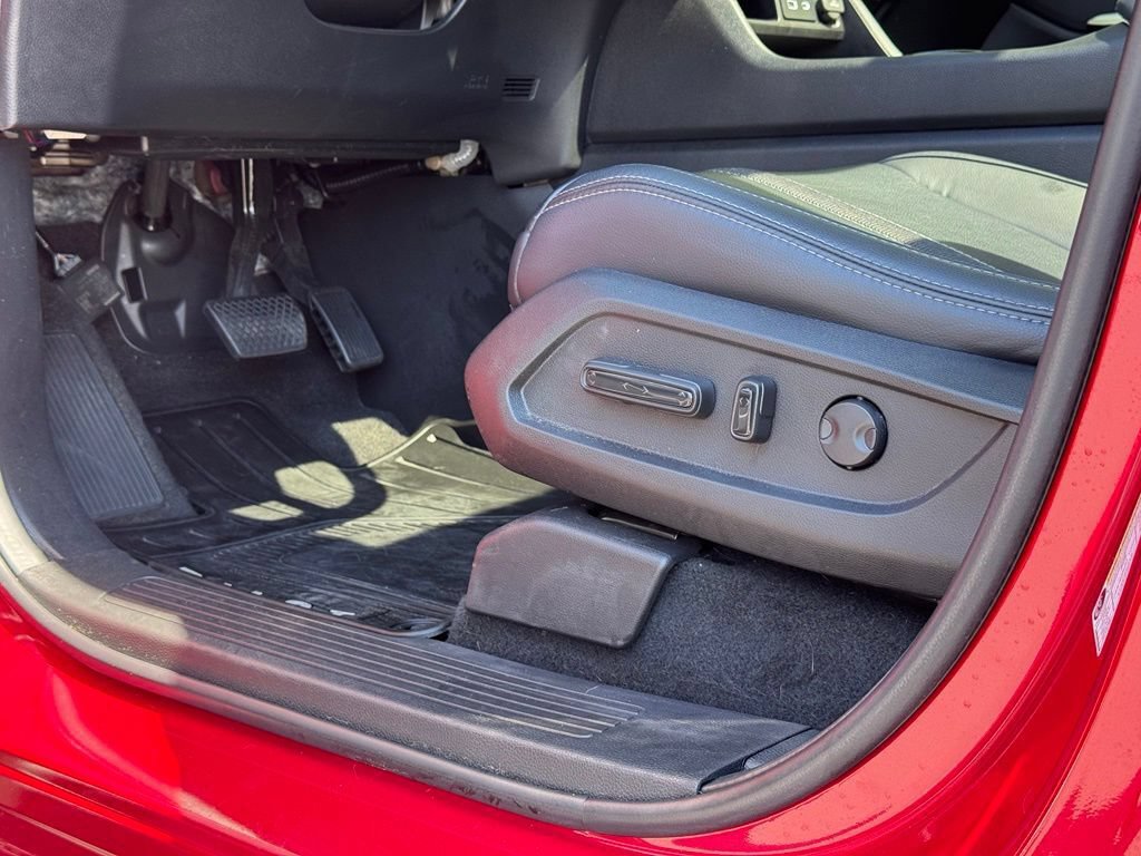 Certified 2025 Honda Pilot Touring image 11