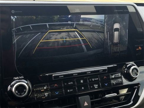 Used 2022 Toyota Highlander Platinum image 18