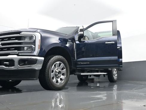 Used 2024 Ford F250 Lariat w/ Chrome Package image 33