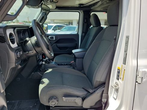 Used 2024 Jeep Wrangler Unlimited AWD/4WD image 15