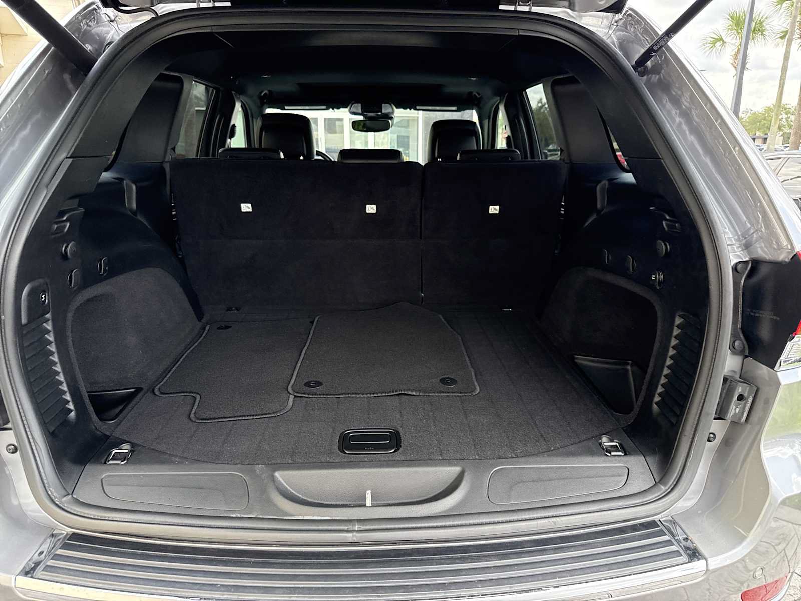 Used 2020 Jeep Grand Cherokee Limited RWD image 12