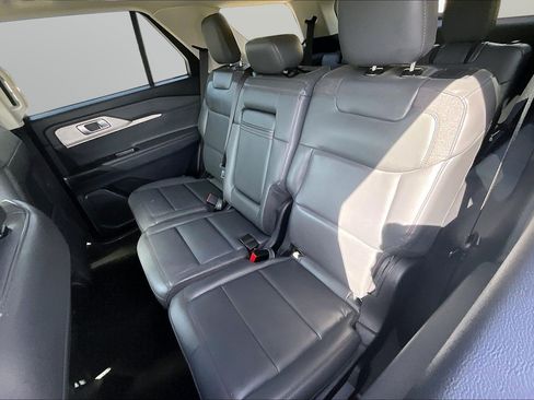 Used 2025 Ford Explorer Active w/ Active Comfort Package AWD/4WD image 18