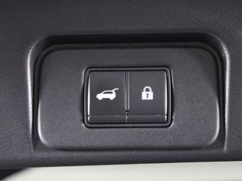 Certified 2021 Nissan Rogue SV w/ Premium Package FWD image 18