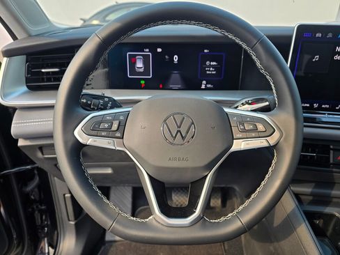 New 2025 Volkswagen Tiguan SE image 21