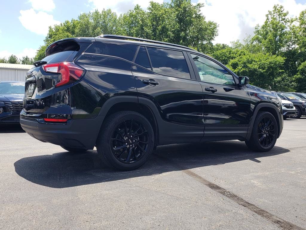 Used 2023 GMC Terrain SLE w/ Driver Convenience Package FWD image 5