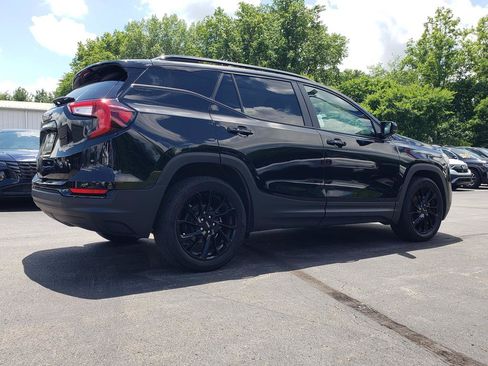 Used 2023 GMC Terrain SLE w/ Driver Convenience Package FWD image 5