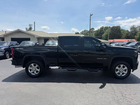 Used 2022 Chevrolet Silverado 2500 Custom w/ Custom Value Package AWD/4WD image 4