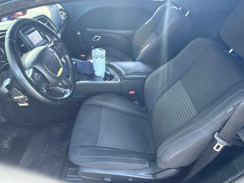 Used 2016 Dodge Challenger SXT RWD image 12