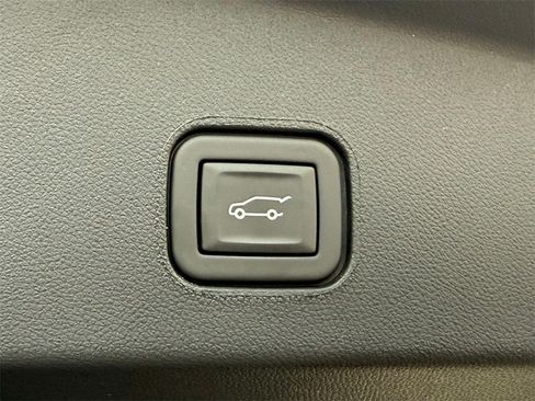 Used 2024 Cadillac Lyriq Luxury w/ LPO, Floor Liner Package image 18